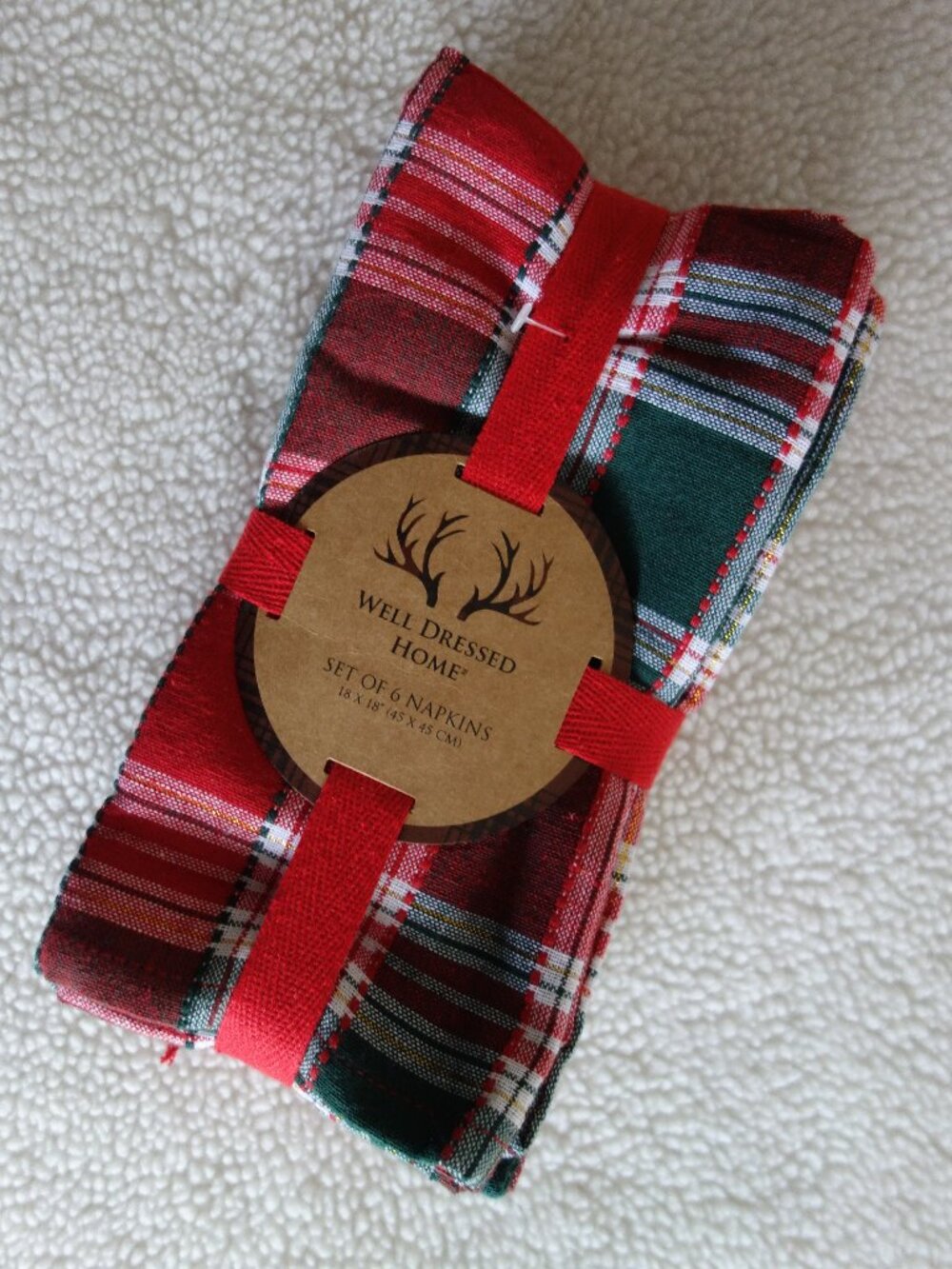 NWT WELL DRESSED HOME Set of 6 Cloth Red Green White Holiday Napkins